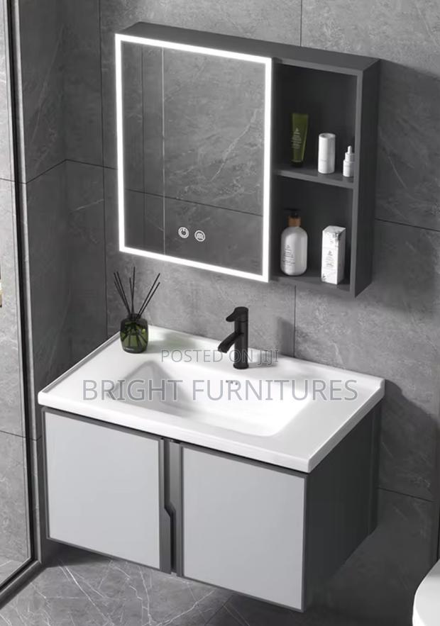 Morden Luxury Wall Mounted Bathroom Cabinet With Mirror · Photo 2