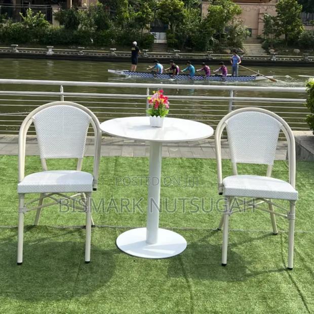 Bar Table for Sale · Photo 6