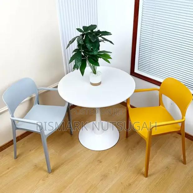 Bar Table for Sale · Photo 2