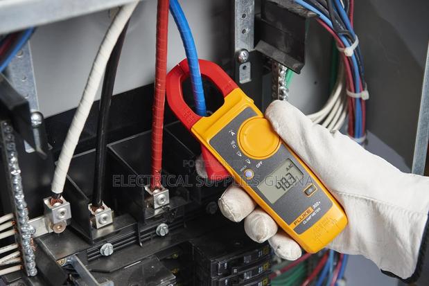 Fluke 302+ Cat Iii Digital Clamp Meter · Photo 2