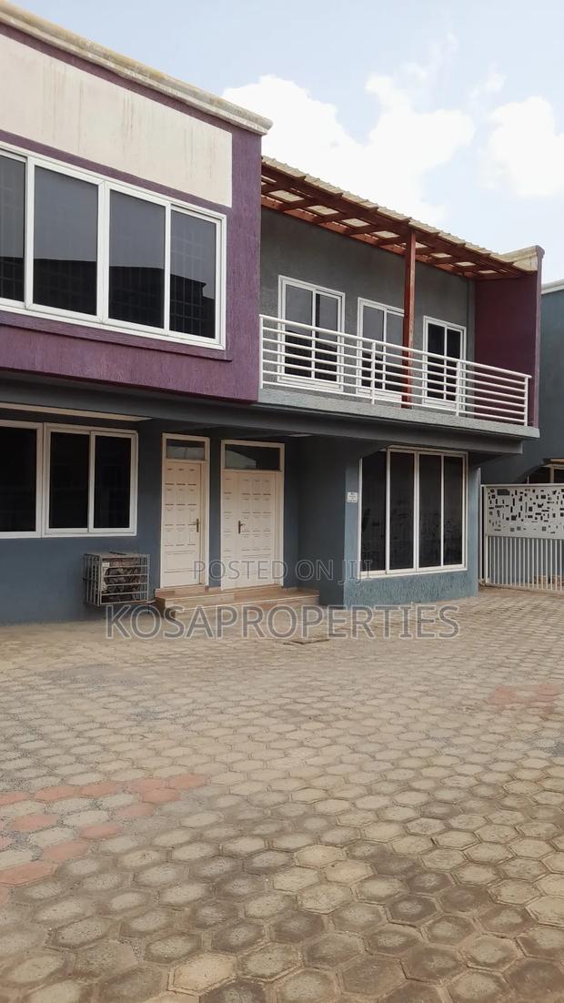 4bdrm House In Oyarifa High Tension For Sale · Photo 1