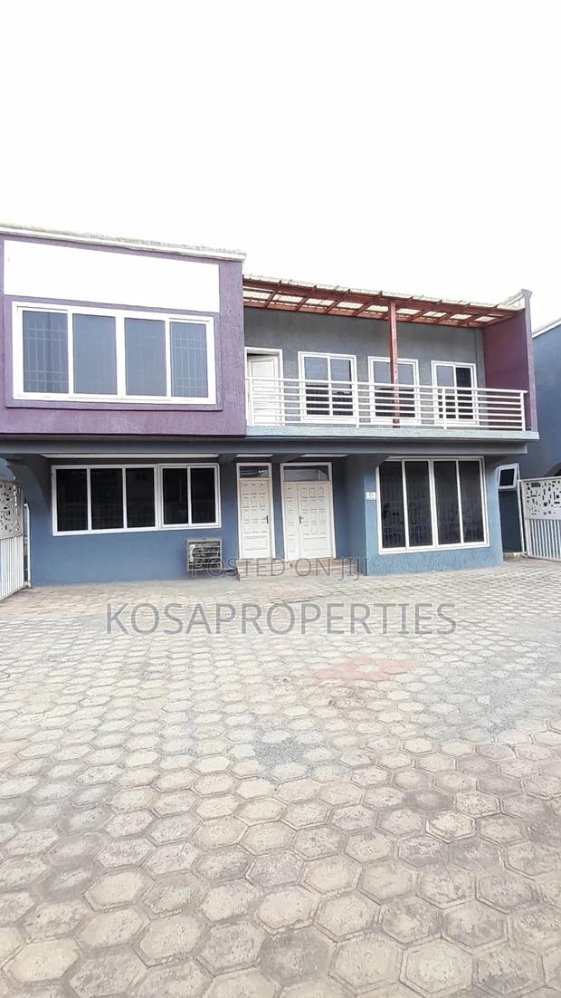 4bdrm House In Oyarifa High Tension For Sale · Photo 2