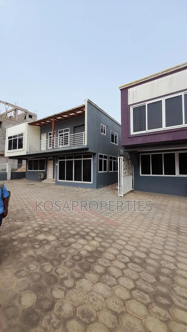 4bdrm House In Oyarifa High Tension For Sale · Photo 3