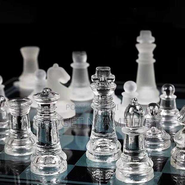 Glass Chess-Small (6 Inches) · Photo 2
