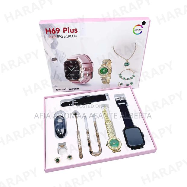 H69plus Smart Watch Hi Watch Series 9 TWS Wireless 9 in 1 · Photo 2