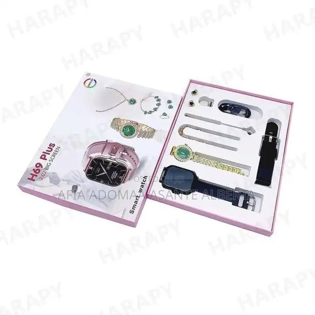 H69plus Smart Watch Hi Watch Series 9 TWS Wireless 9 in 1 · Photo 3