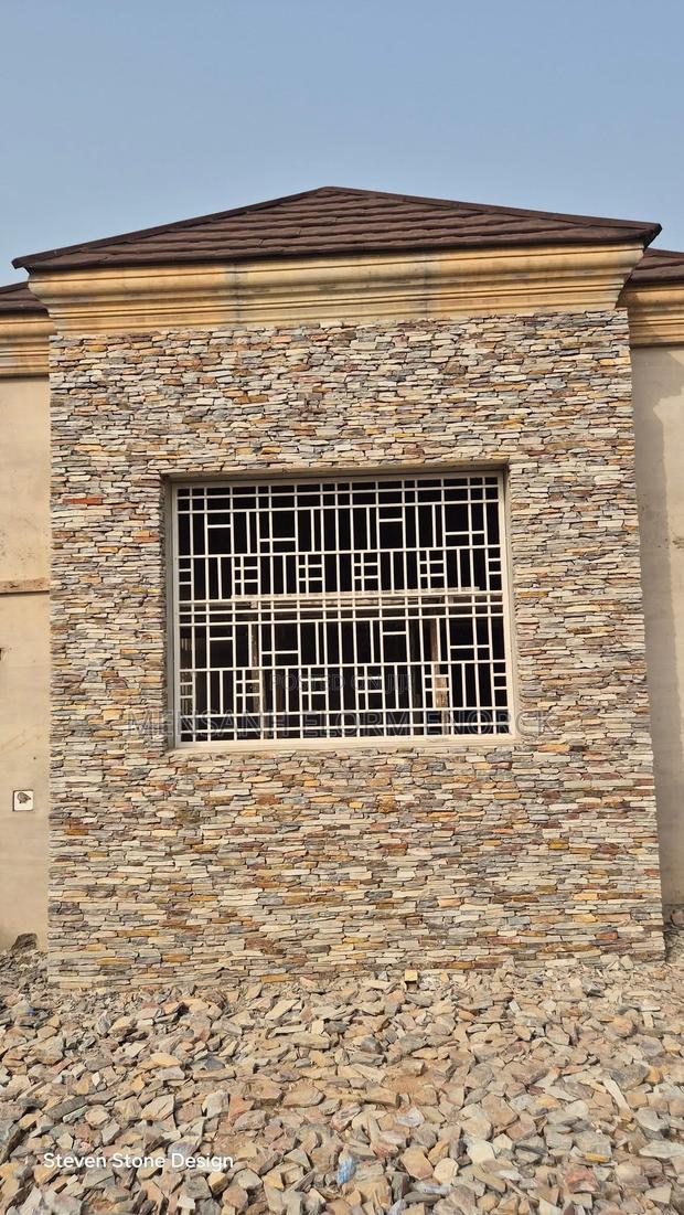 We Are a Good Team Stone Workers , Call Us for Good Service · Photo 1