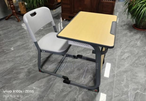 Kids Study Table and Chairs Crip · Photo 2