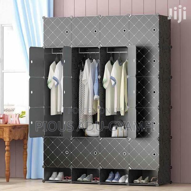 16 Cubes Plastic Wardrobe · Photo 1