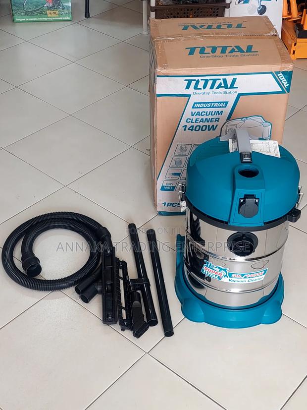 Wet and Dry Vacuum Cleaner · Photo 1