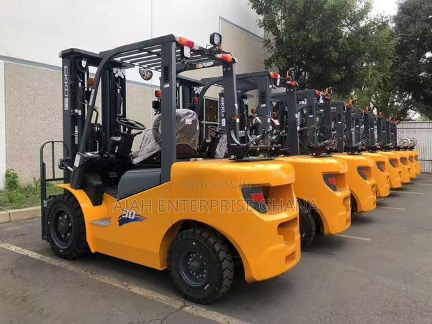 3 Tons Gas Forklift · Photo 3