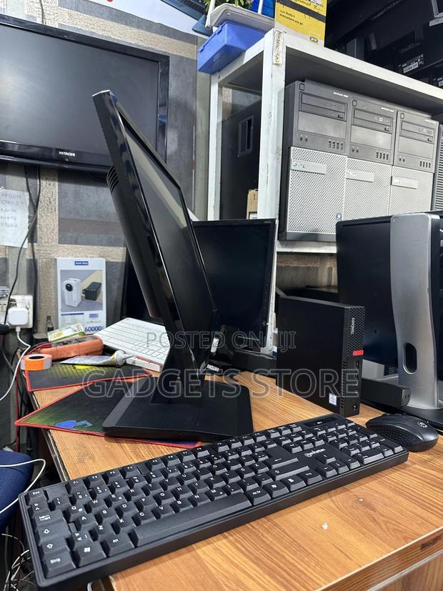 Desktop Computer Lenovo ThinkCentre M910 4GB Intel Core I5 HDD 500GB · Photo 2