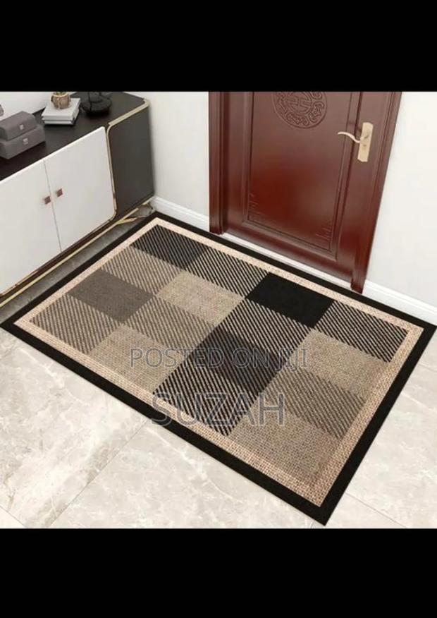 Non-Slip Mat · Photo 1