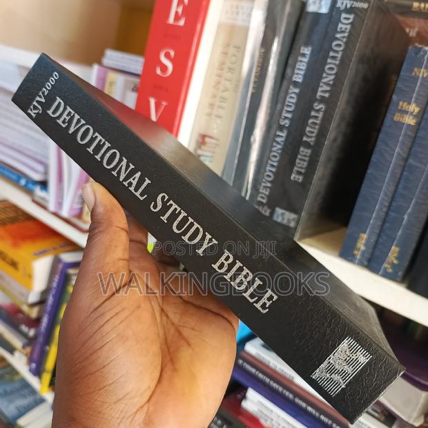 KJV Devotional Study Bible · Photo 1
