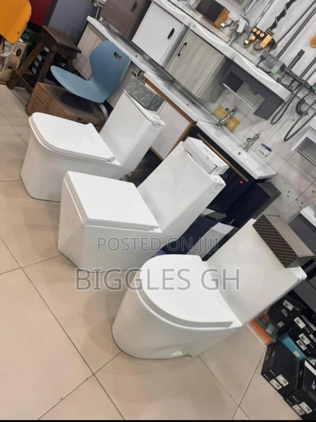Combined Wc -Quality Water Closet · Photo 1
