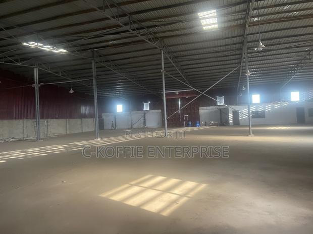 1000 SQM Warehouse at Achimota for Rent · Photo 2