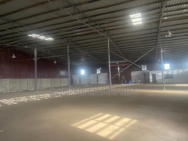 1000 SQM Warehouse at Achimota for Rent · Photo 3
