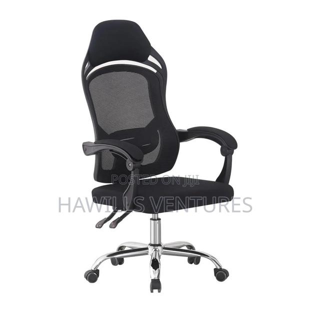 Modern Swivel Office Chair · Photo 1