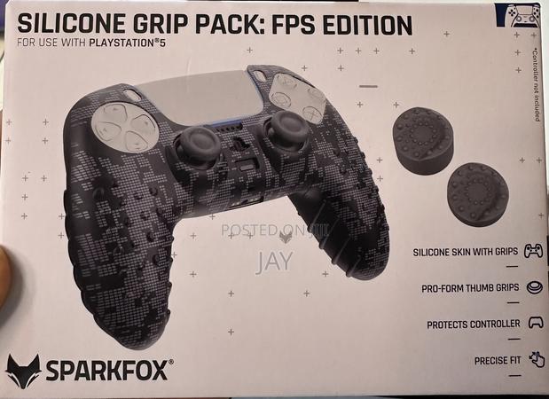 Ps5 Controller Thumbgrips and Case · Photo 1