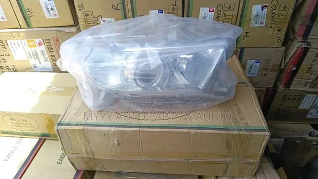 Headlights for Toyota Highlander 2008-2013 · Photo 1
