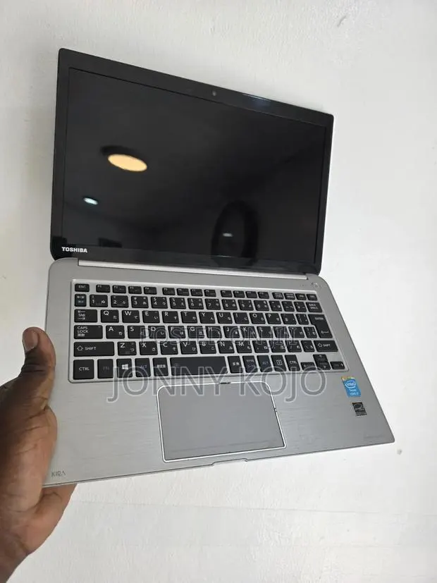 Laptop Toshiba KIRAbook 13 Touch 8GB Intel Core i7 SSD 256GB · Photo 1