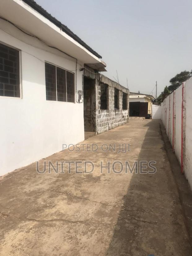 Mamprobi Old House On 2 Plot For Sale · Photo 2