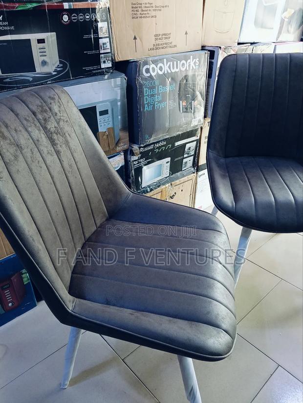 Fabric Softener Covered Chair - Uk · Photo 1