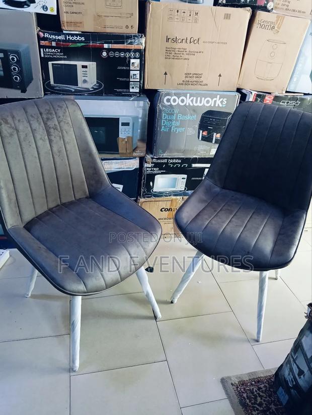 Fabric Softener Covered Chair - Uk · Photo 2