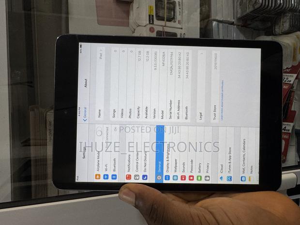 Apple iPad mini 1 16 GB Gray · Photo 2