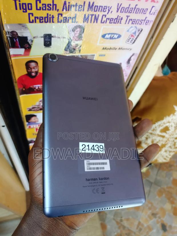 Huawei MediaPad M5 Lite 32 GB Gray · Photo 1