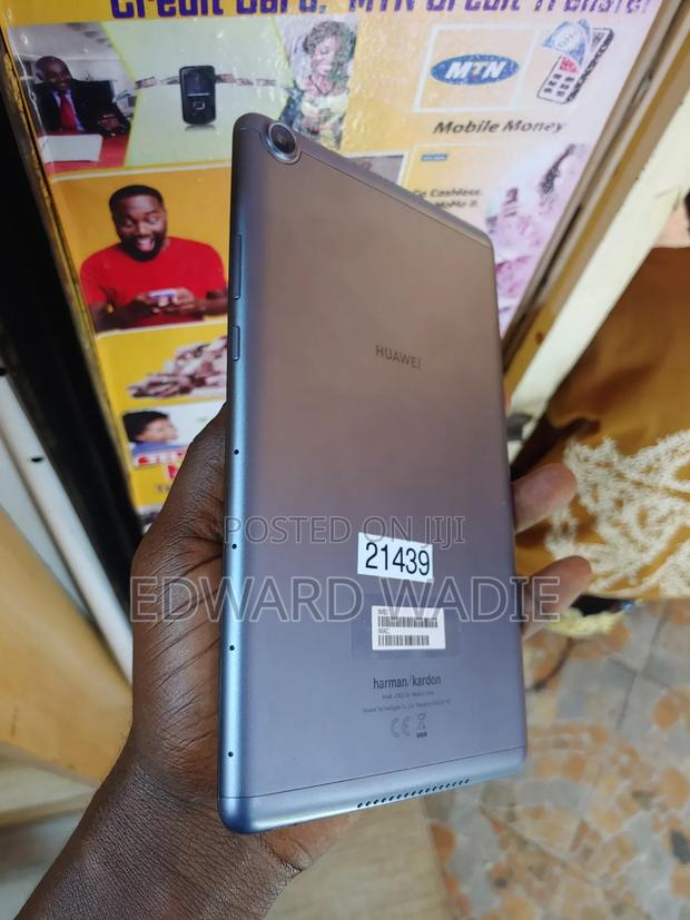 Huawei MediaPad M5 Lite 32 GB Gray · Photo 2
