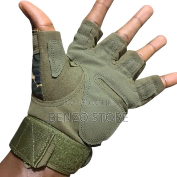 Quality Camouflage Hand Gloves for Gym and Riding · Photo 1