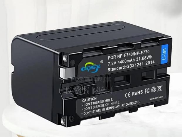 Video Light Battery With Charger · Photo 2