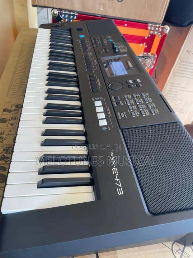 Yamaha, 61-Key Touch-Sensitive Advanced Portable Keyboard · Photo 2