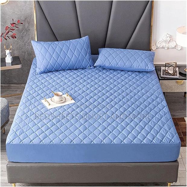 Waterproof Mattress Protector · Photo 1