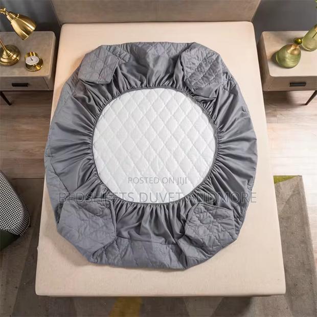 Waterproof Mattress Cover · Photo 1