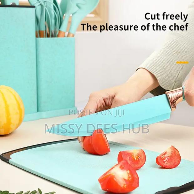 Silicone Kitchen Set With Knives and Cutting Board · Photo 8