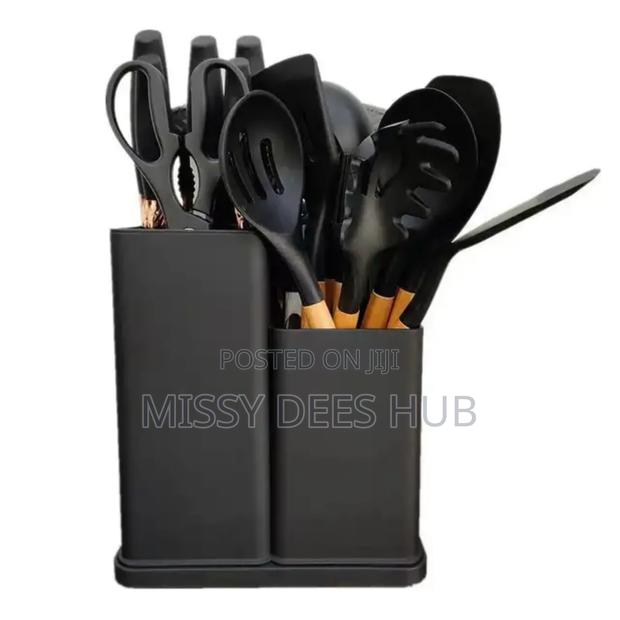 Silicone Kitchen Set With Knives and Cutting Board · Photo 6