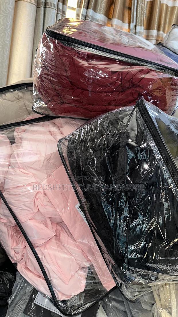 Duvet Only With 2 Pillow Cases · Photo 1