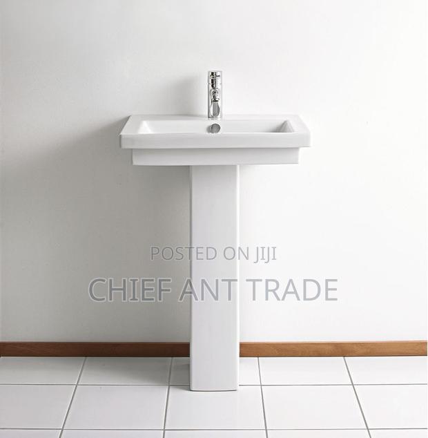 Basin With Pedestal. 05 · Photo 4