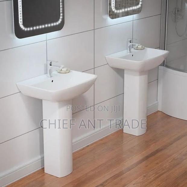Basin With Pedestal. 05 · Photo 5