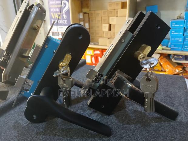 Black Matt Lock Small Engine · Photo 1