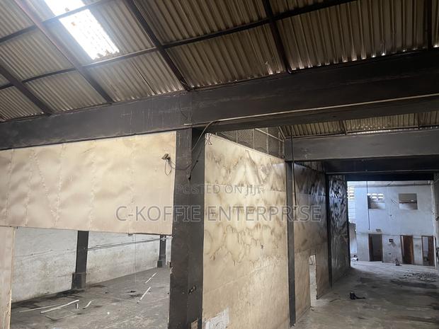 600 SQM Warehouse at Sapeiman for Rent · Photo 4