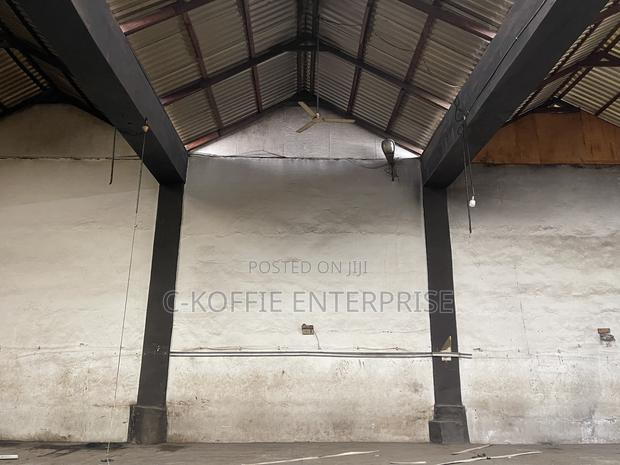 600 SQM Warehouse at Sapeiman for Rent · Photo 1