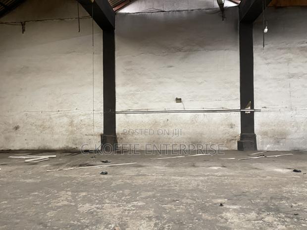 600 SQM Warehouse at Sapeiman for Rent · Photo 2