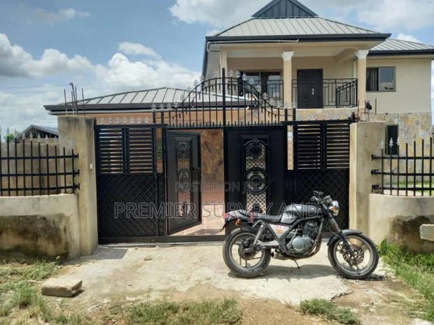 Stunning Storey Building · Photo 3