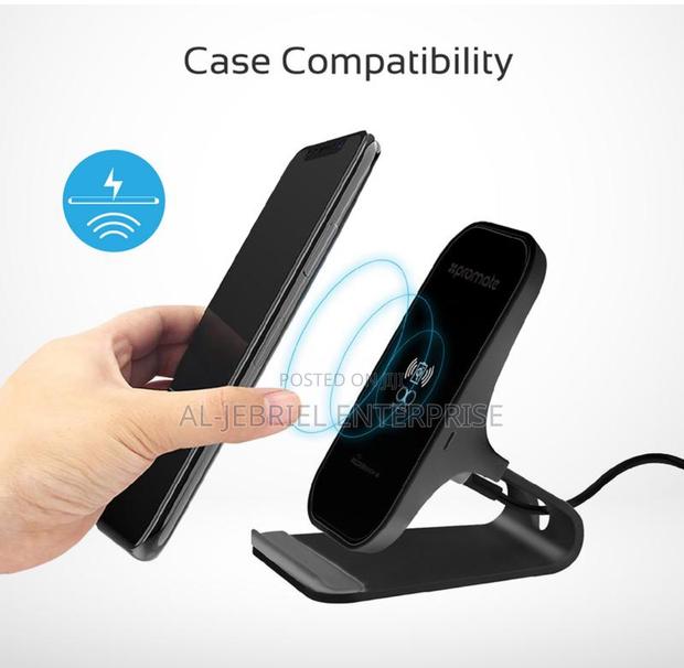 Promate Auradock-6 Ultra-Fast 15W Wireless Charging Stand · Photo 2