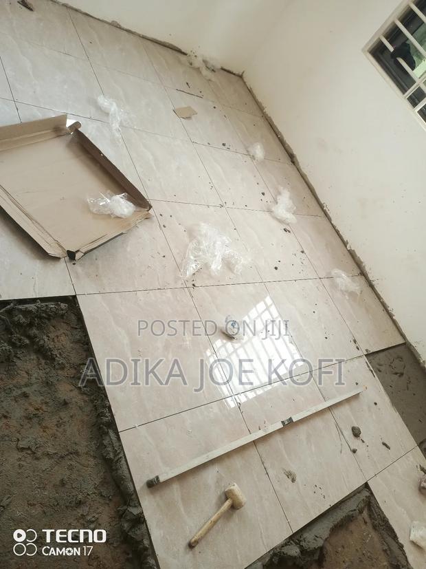 Smart Tiles Workers · Photo 4