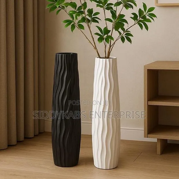 Large Floor Vase for Living Room Decoration · Photo 1
