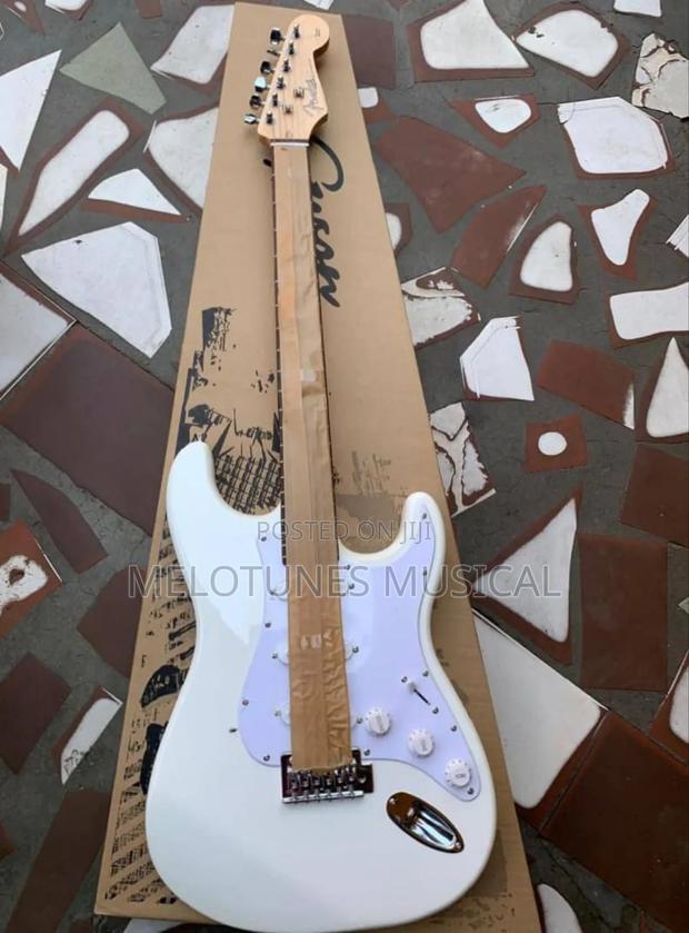 Givson Electric/Lead Guitar [White] · Photo 1